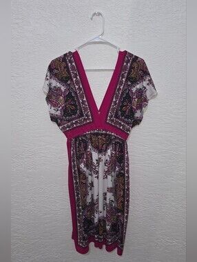 Boho V-Neck Floral Paisley Midi Dress in Magenta and White BAILEY GIRL Large?